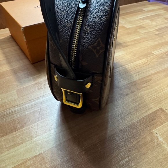 Tan/brown purse with box - Picture 12 of 15